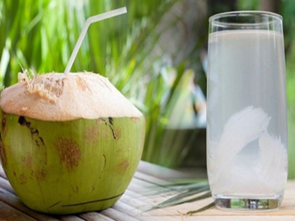 Nước dừa bao nhiêu calo? Uống nước dừa có béo hay mập không?