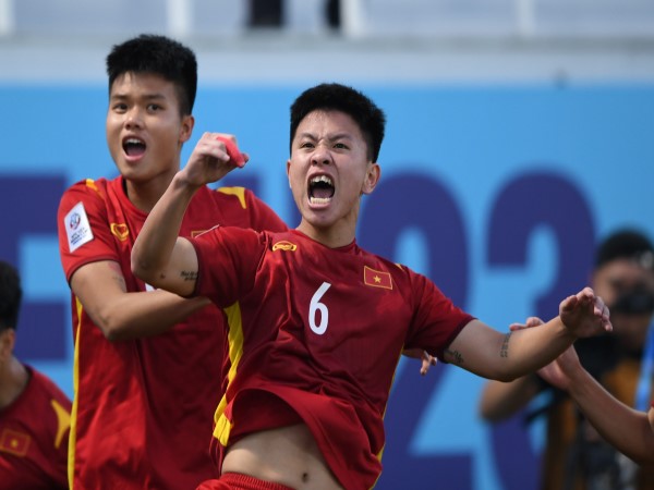 Tiểu sử cầu thủ Vũ Tiến Long: Ngôi sao bóng đá Việt Nam