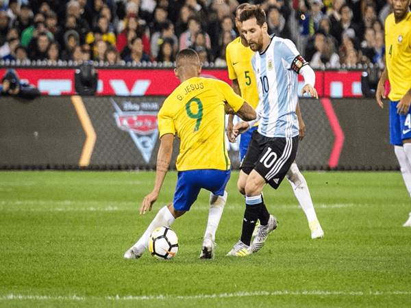 Những lưu ý khi thực hiện kỹ thuật xỏ háng đối thủ