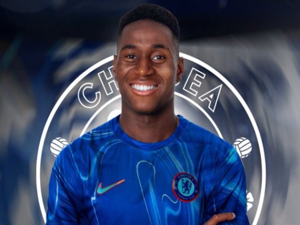 BĐ Anh: Chelsea công bố tân binh đầu tiên Dario Essugo