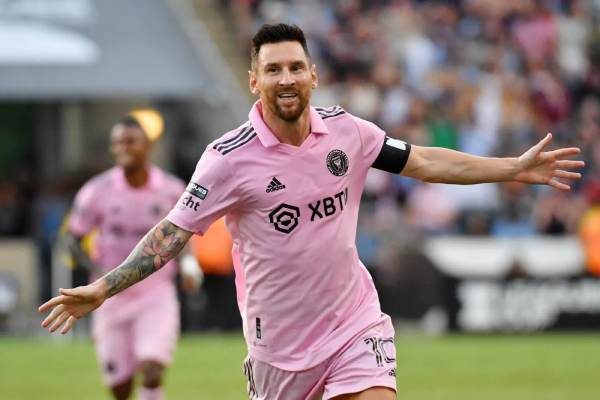 Lionel Messi – 135 triệu USD/năm