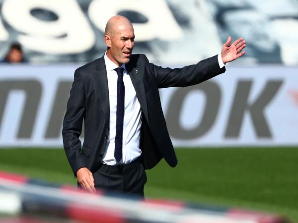 Huấn luyện viên Zinedine Zidane