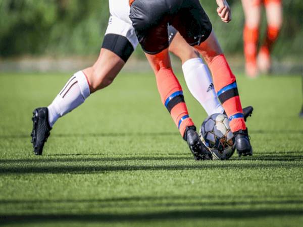 Tầm quan trọng của cách kèm người chặt chẽ trong bóng đá