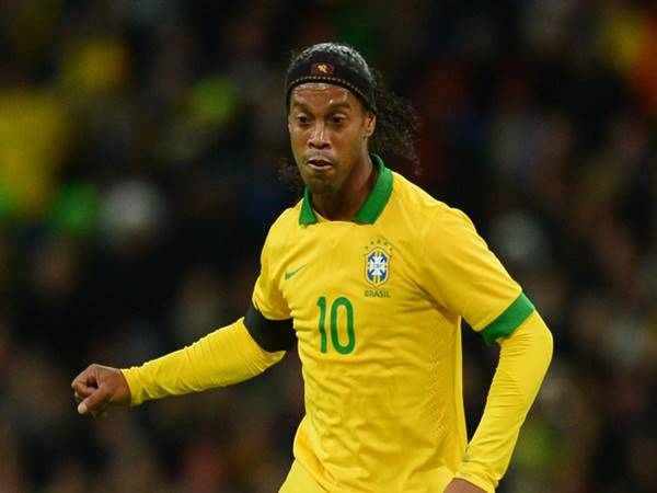 Ý nghĩa biểu tượng số áo của Ronaldinho là gì?