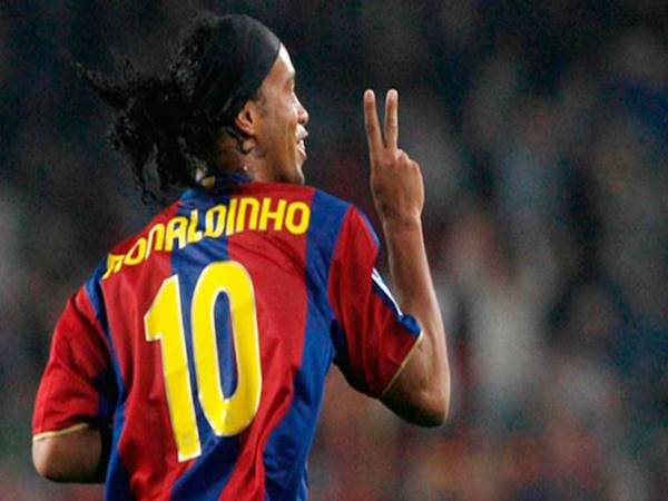 Ronaldinho mặc áo số mấy? Khám phá các số áo Ronaldinho Ronaldinho mặc áo số mấy? Khám phá các số áo Ronaldinho