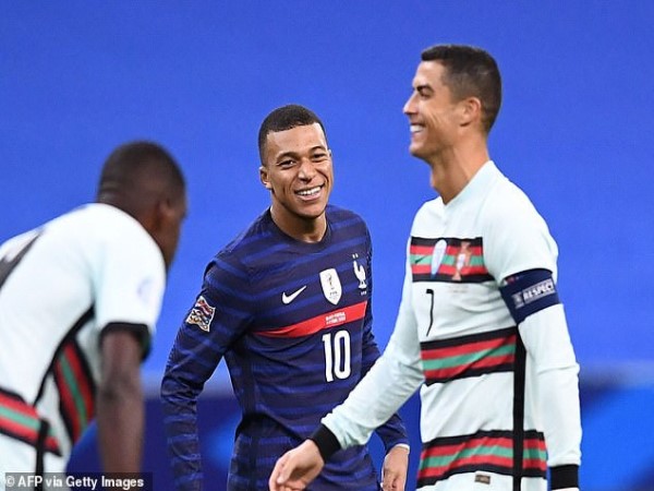 Tin C1: Mbappé thăng hoa sánh vai Ronaldo cuộc đua